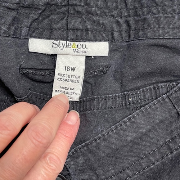 Cargo Capri Pants - Picture 3 of 3